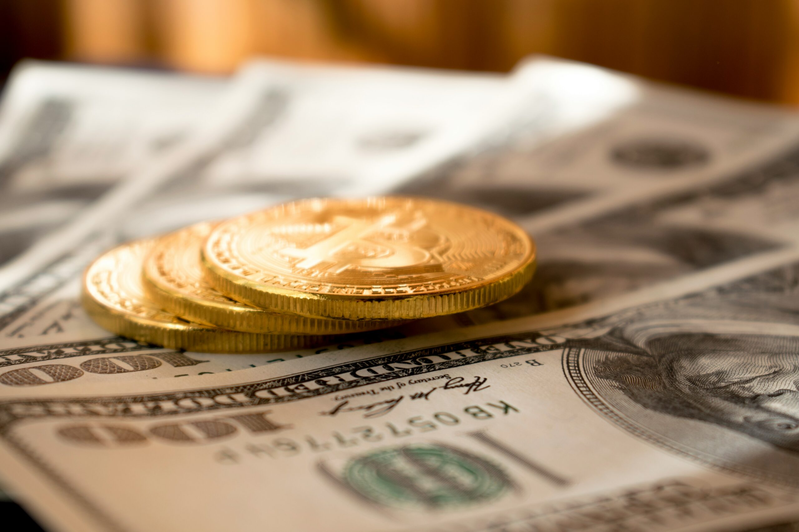 チャージと送金の違いを整理するイメージ