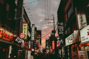 明洞のネオン街