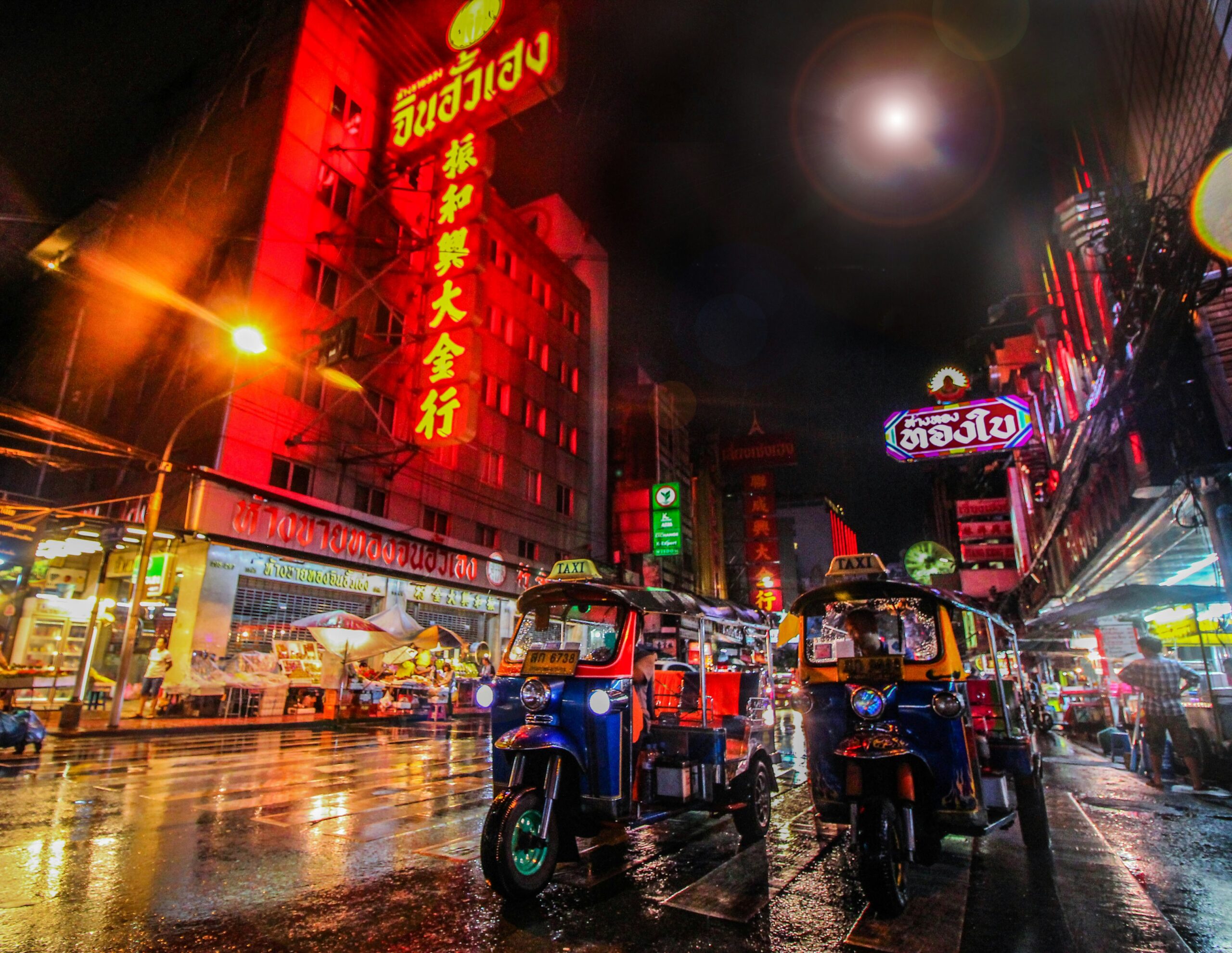 バンコク・ヤワラートの夜とトゥクトゥク