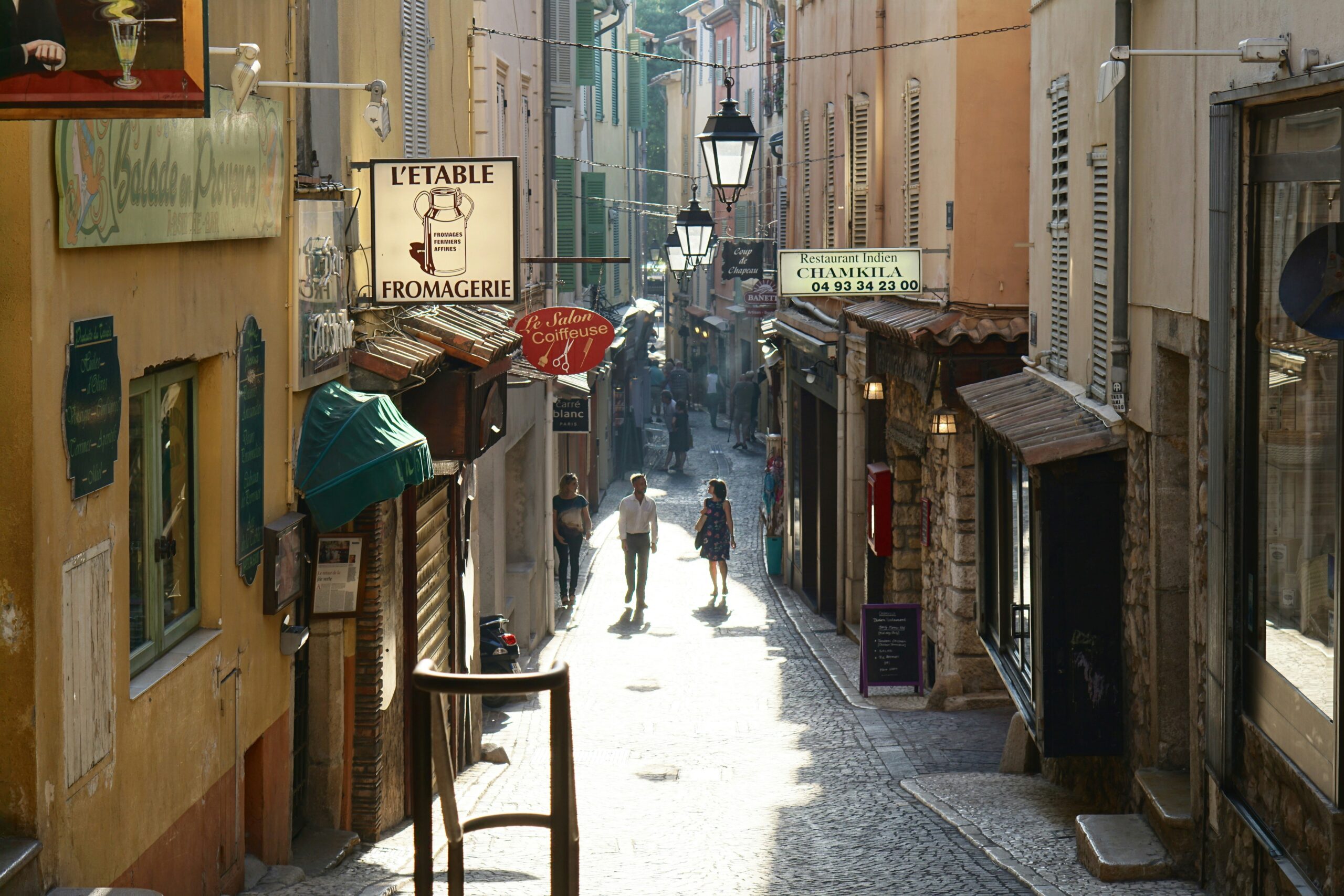 ニース旧市街の路地