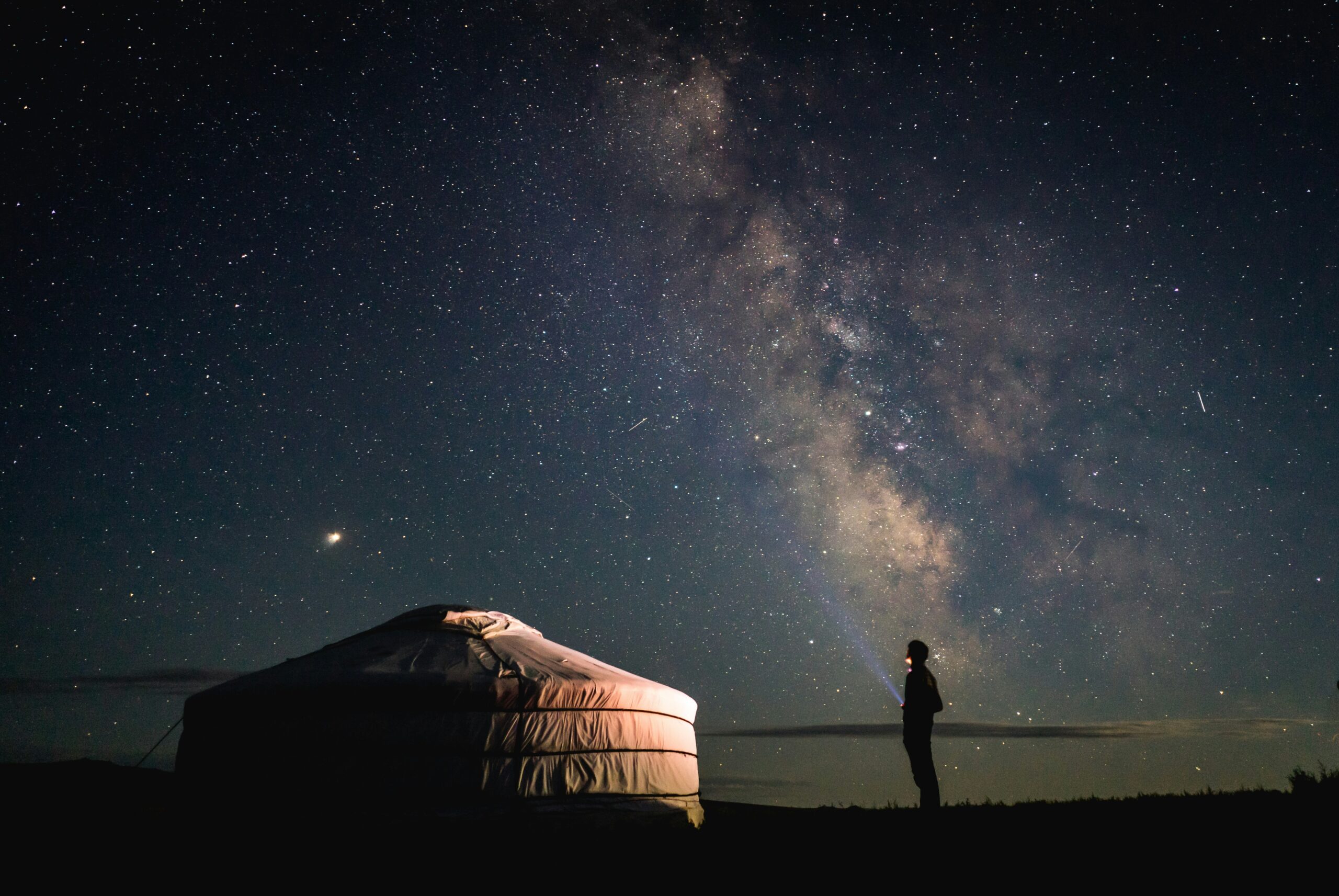モンゴルの星空とゲル、送金のまとめのイメージ